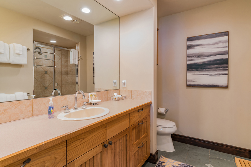 K3LowerKingBathroomSinkAug21 K3LowerKingBathroomSinkAug21